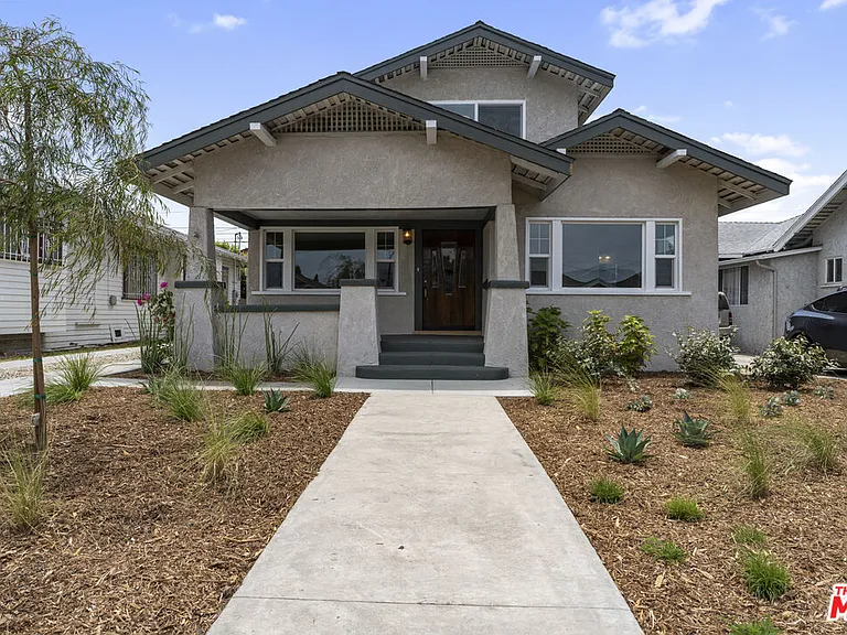 1828 W 41st Pl — Photo 1