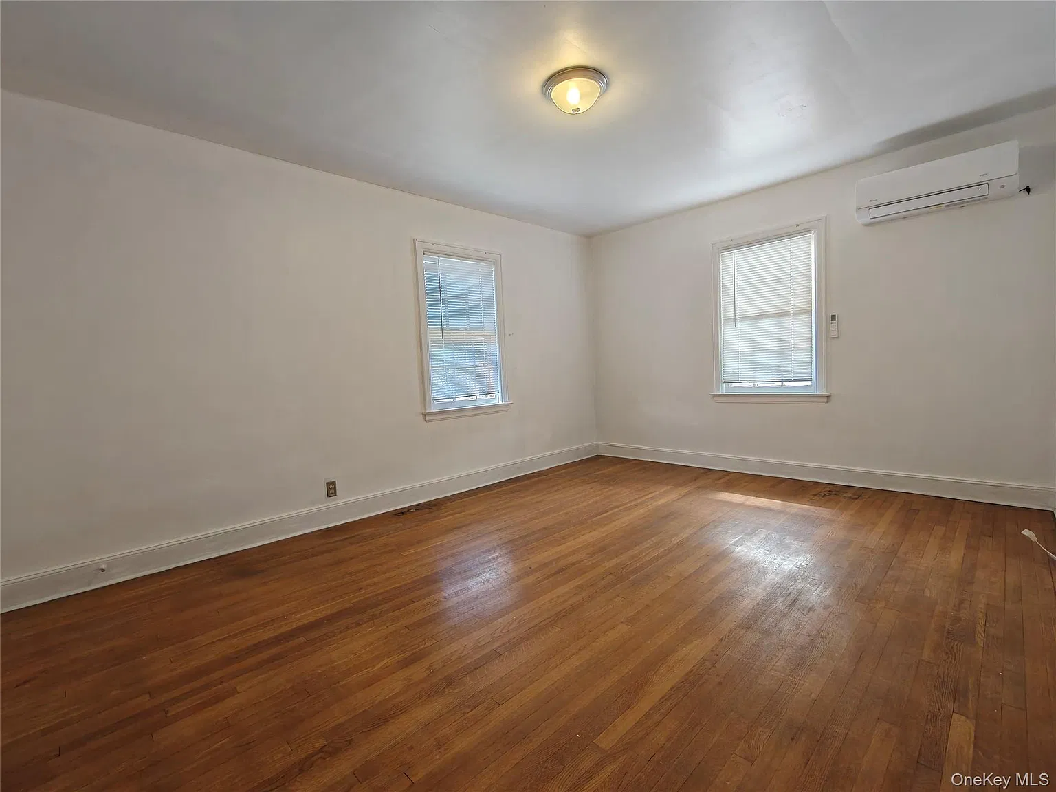 3 bed, 1.0 bath, 1400 sqft, $4,000 — Photo 4
