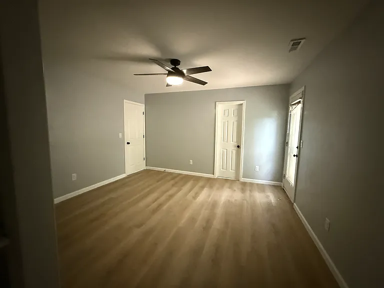 507 Coronation Dr — Photo 4