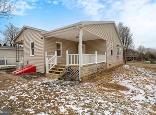 38 Stanley Dr, New Oxford, PA 17350