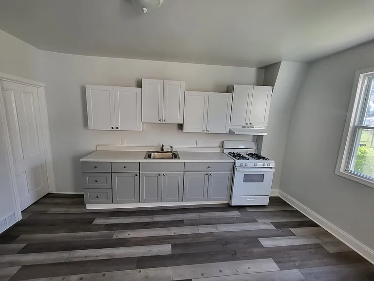830 W Wilkes Barre St — Photo 1