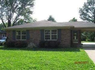 915 Springmont Dr, Hopkinsville, KY 42240