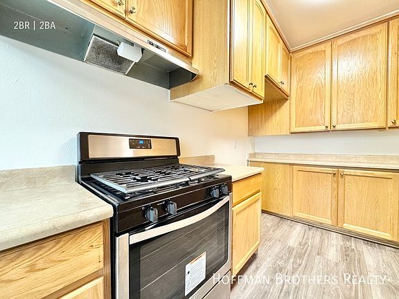 3rd image of 5417 Newcastle Ave #50