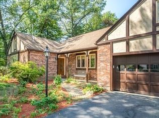 101 Ferncroft Rd, Tewksbury, MA 01876