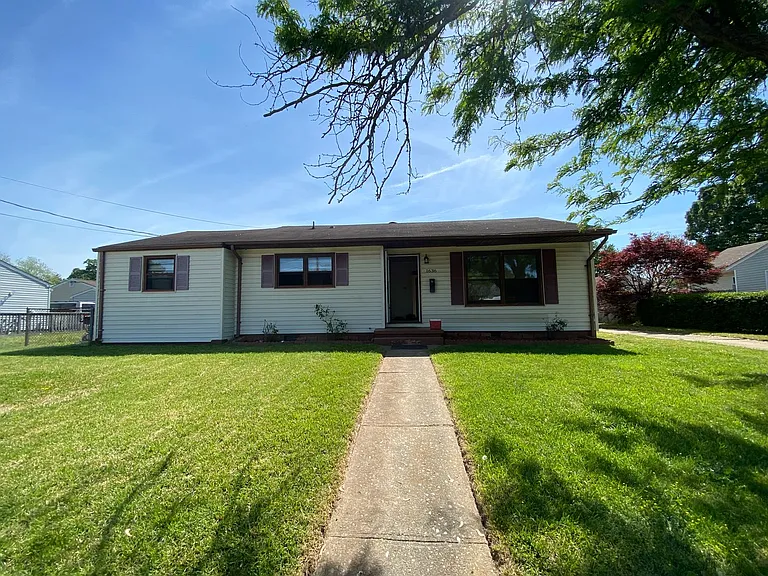 1636 King William Rd — Photo 1