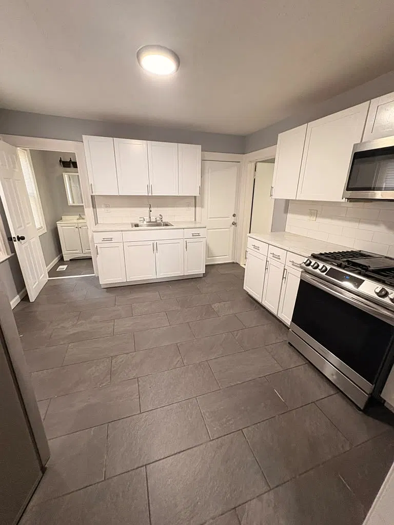 3 bed, 1100 sqft, $1,800 — Photo 1