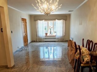 20-22 33rd St #2R, Astoria, NY 11105