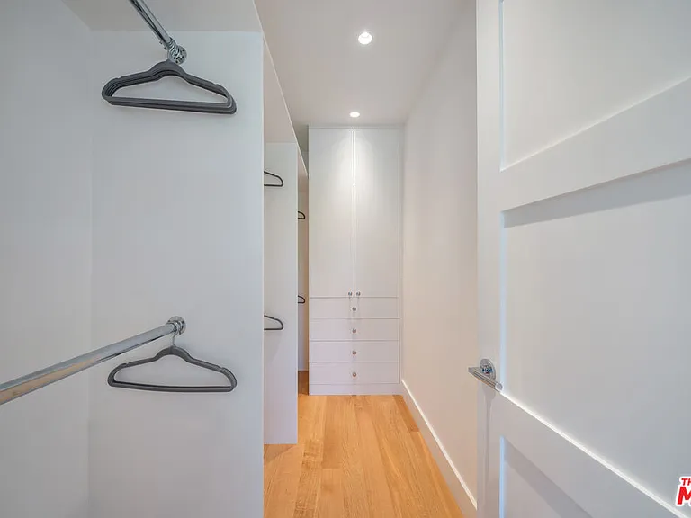 1222 S Genesee Ave — Photo 72