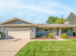 3420 Crestview Dr, Appleton, WI 54915