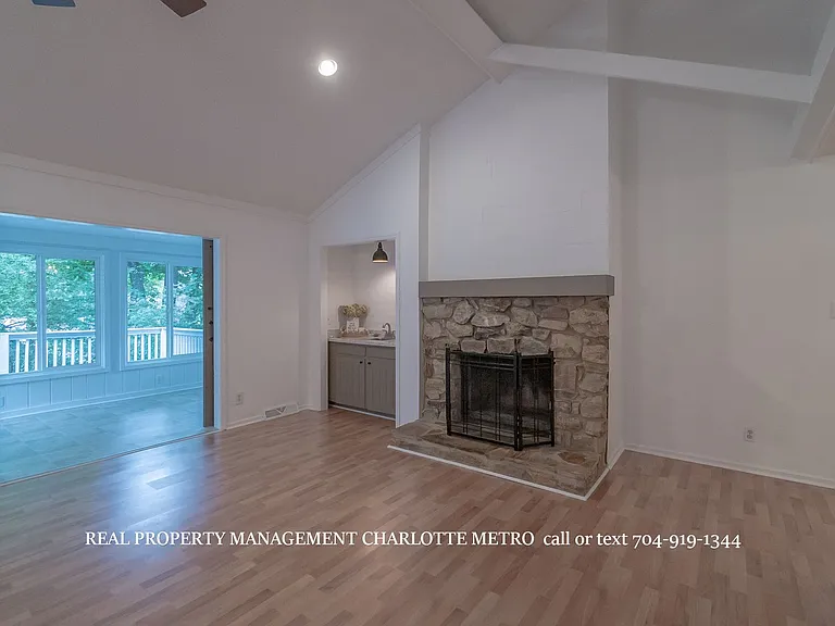 1059 Woodlake Ln — Photo 17