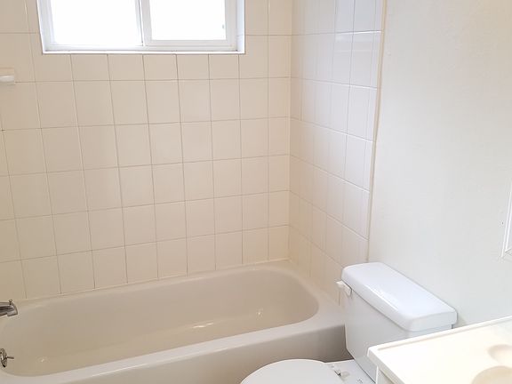 5th image of 918 S Logan St APT 202