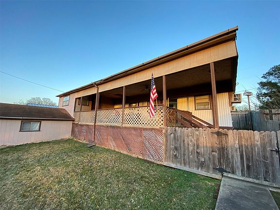 2nd image of 142 W Lakeview Wood