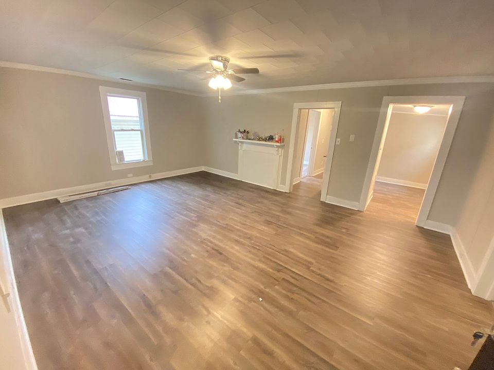 1st image of 905 8th St