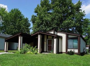3273 Green Pasture Dr, Florissant, MO 63031