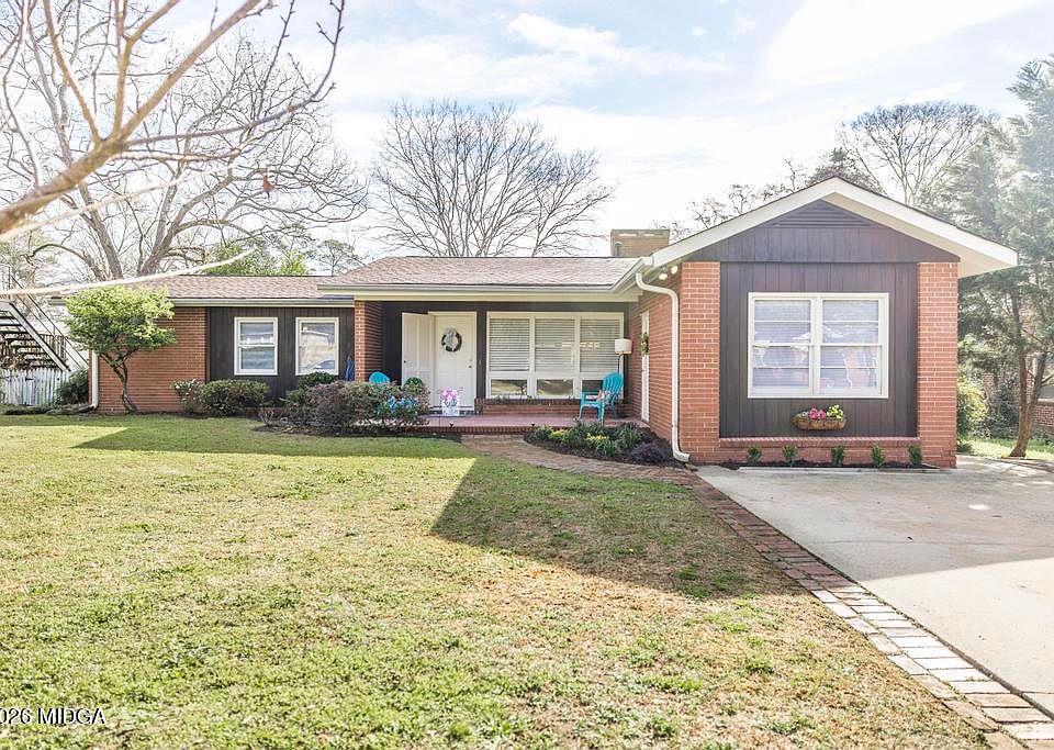 1st image of 433 Pinecrest Rd