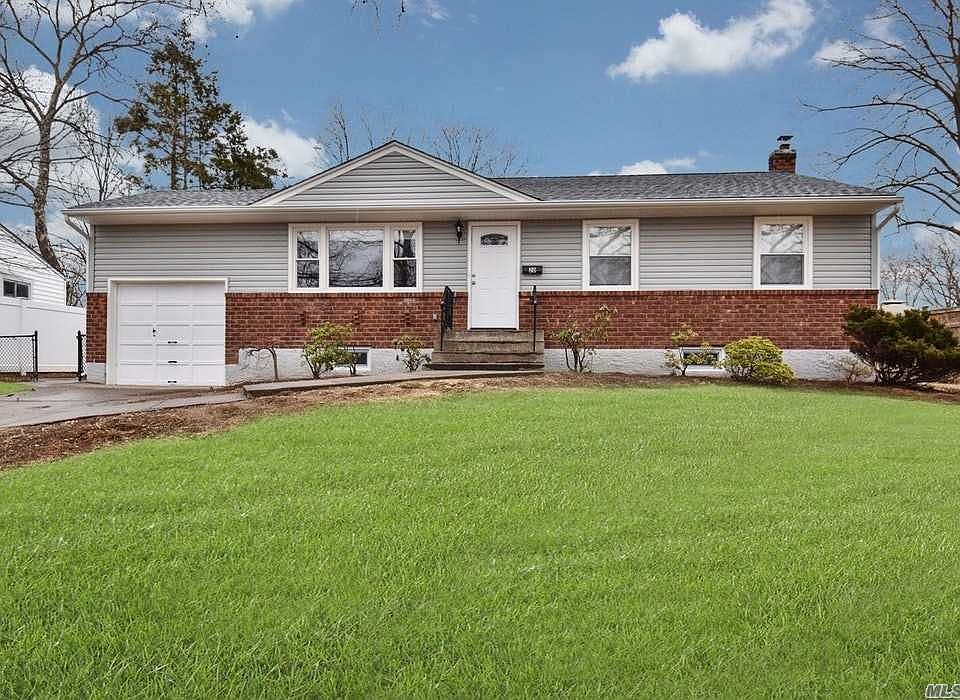 1st image of 20 Meadow Haven Ln