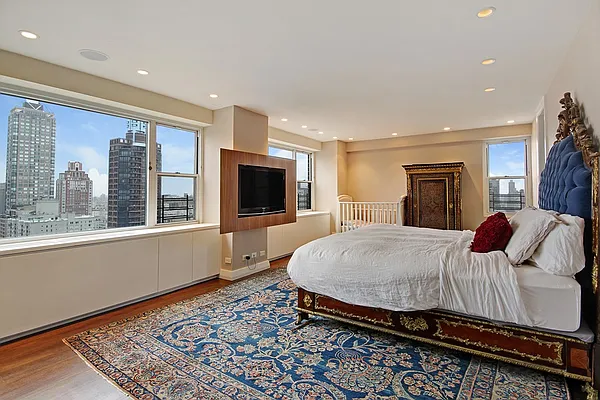 Rented by Corcoran | media 25