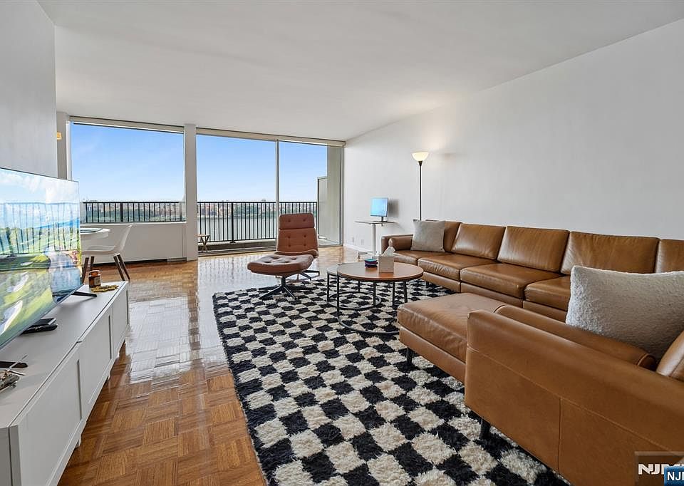 1st image of 3 Horizon Rd APT 1422