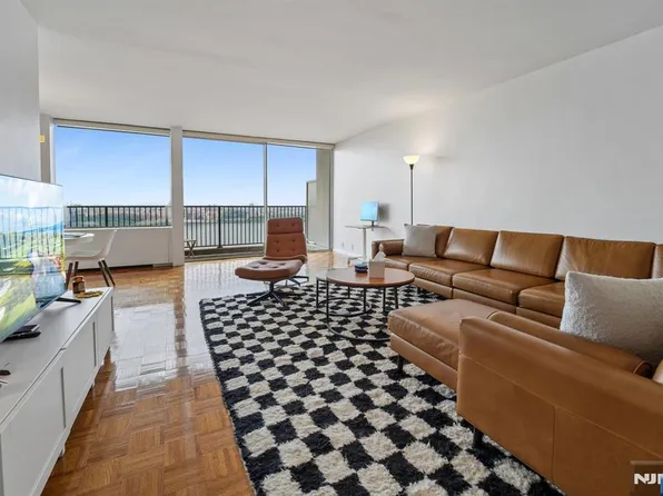3 Horizon Rd APT 1422, Fort Lee, NJ 07024