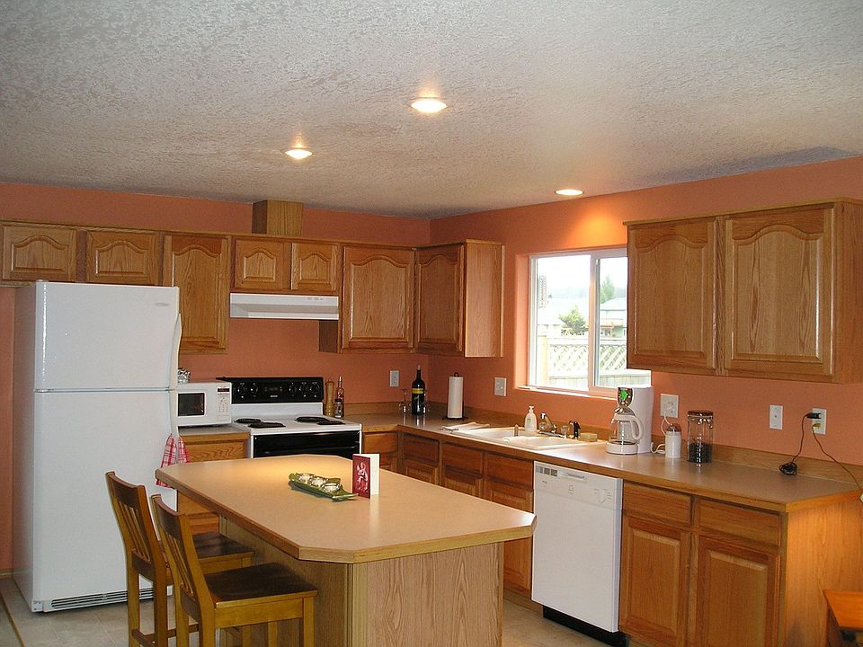 Open Kitchen/dining/family room