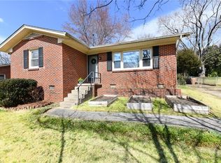 2206 Springhill Rd, Greensboro, NC 27403