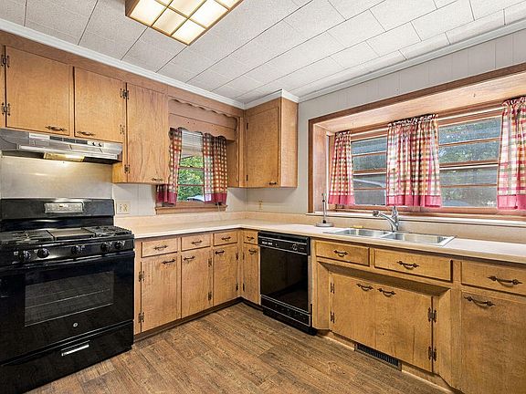 4th image of 404 Lake Forest Rd