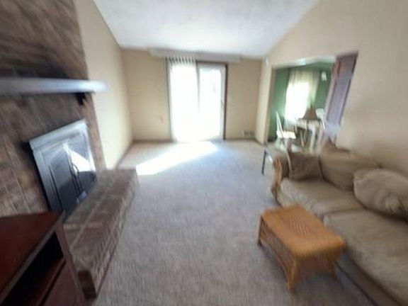 3rd image of 18 Rizzi Dr