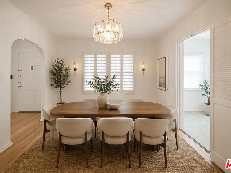 8029 Airlane Ave — Photo 2