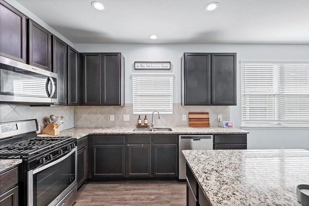 4 bed, 2.5 bath, 2225 sqft, $2,500 — Photo 3