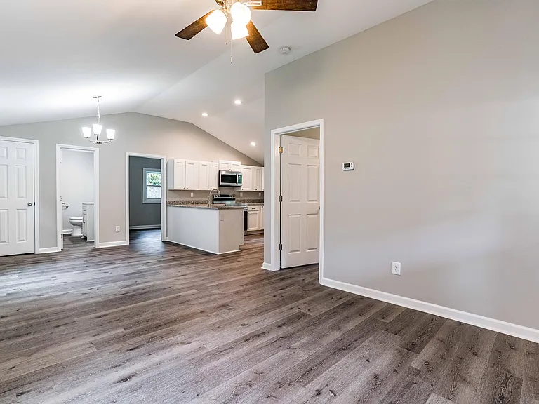 410 Longfellow St — Photo 7