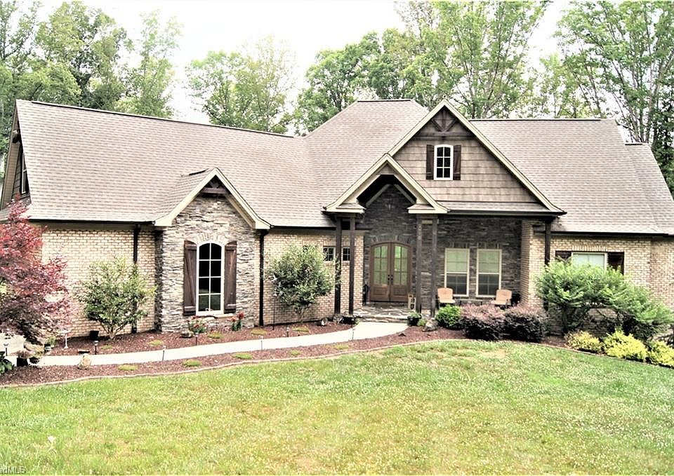 1st image of 2970 Lori Ln