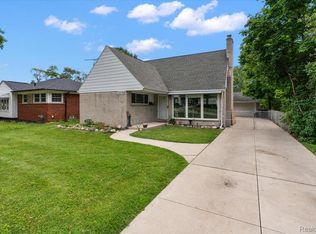 28740 Garfield St, Roseville, MI 48066
