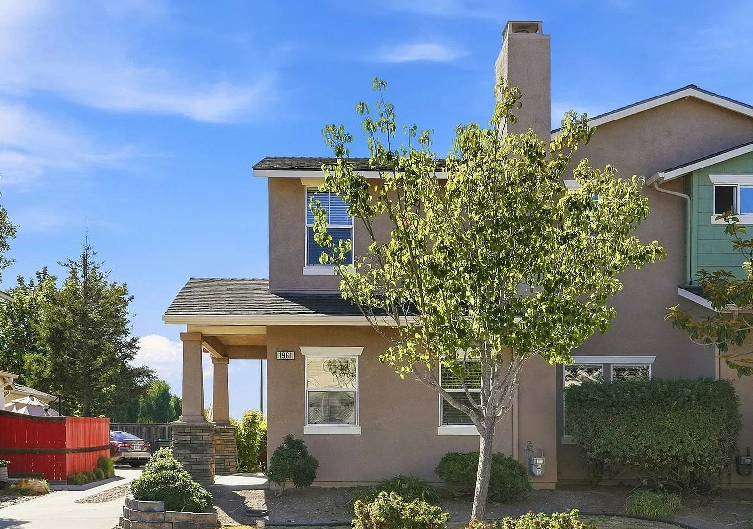Pet Friendly Spacious and Modern 4bd/3ba Home with 2-Car Garage — Photo 1