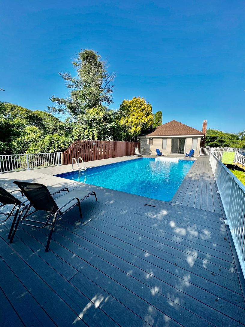  Spacious home with pool