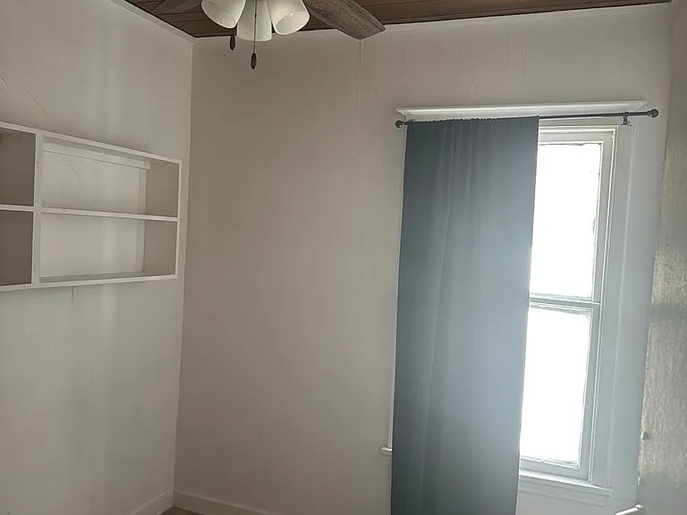 322 Augusta Ave — Photo 9