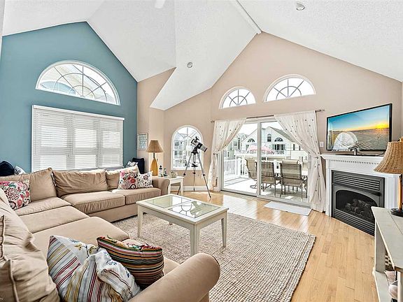 3rd image of 137 57th St Unit East