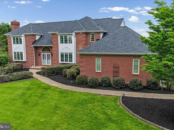 296 Hickory Dr, Kennett Square, PA 19348