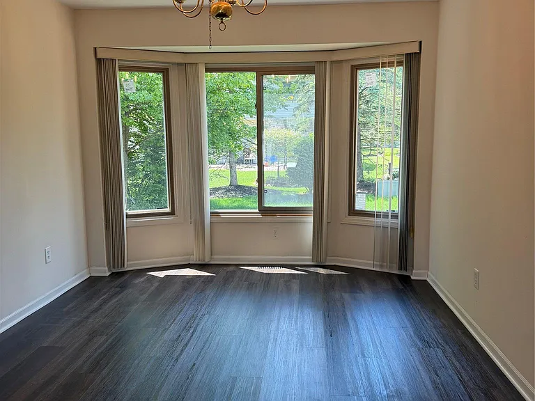 7043 Foxridge Dr — Photo 6