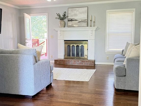 5th image of 2318 Riverstone Dr