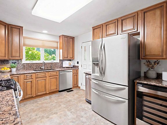 4th image of 3739 Margate Rd