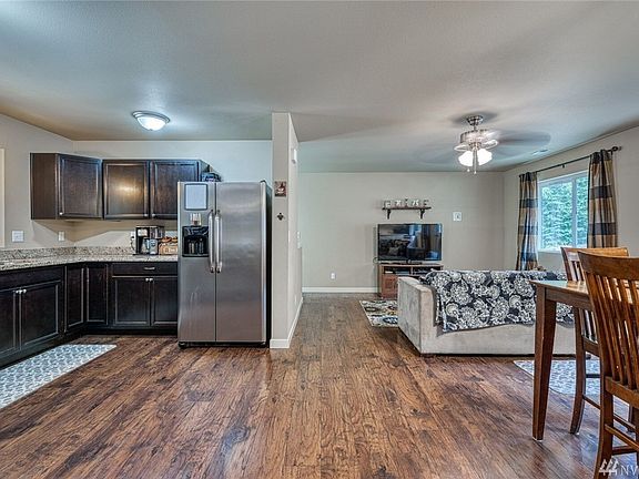 5th image of 70 NE Burt Ct
