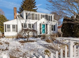 31 Chachapacassett Rd, Barrington, RI 02806