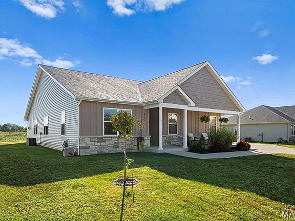 3rd image of 420 Foxtail Dr