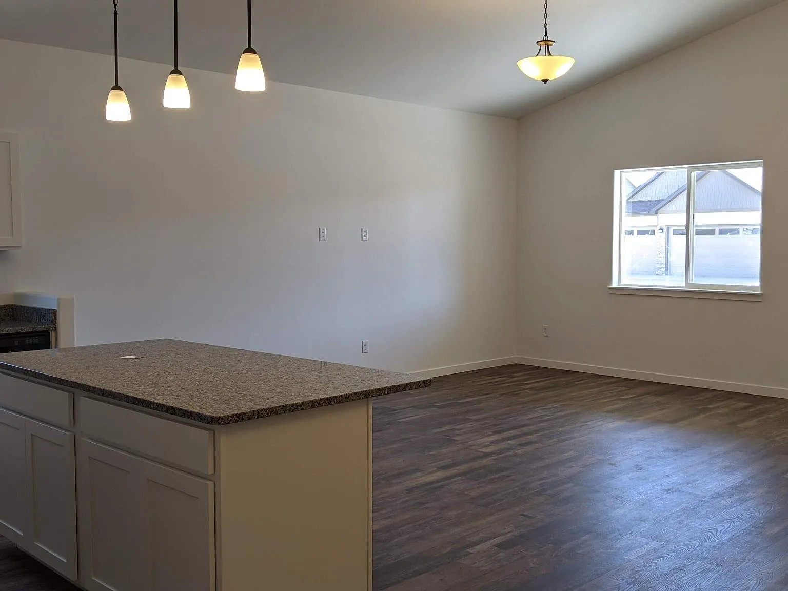 3 bed, 1483 sqft, $2,200 — Photo 4