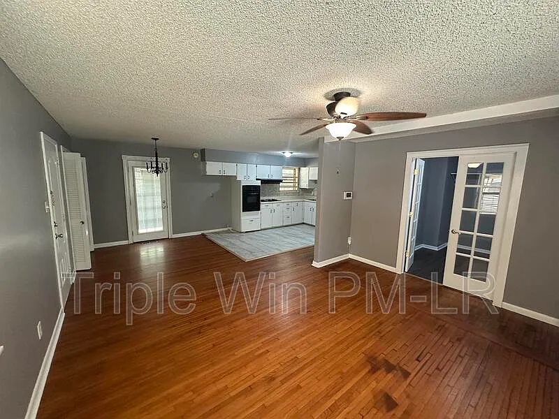 2 bed, 1.5 bath, 1050 sqft, $1,475 — Photo 3