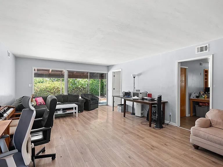 5039 Campanile Dr — Photo 11
