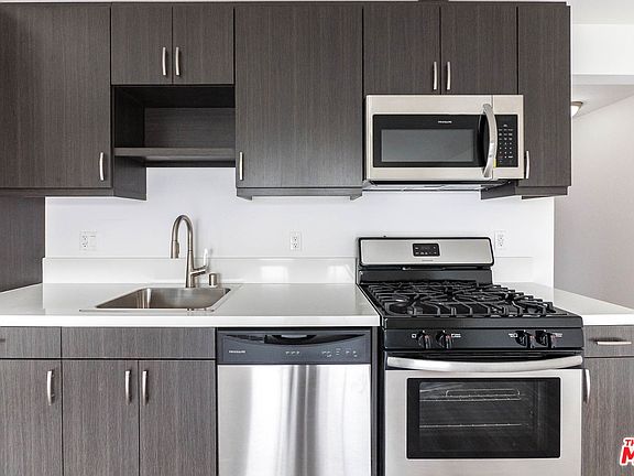 4th image of 142 N Edgemont St APT 3