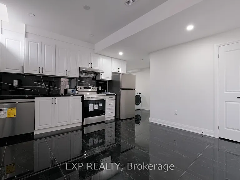 28 Elverton Cres #BASEMENT — Photo 1