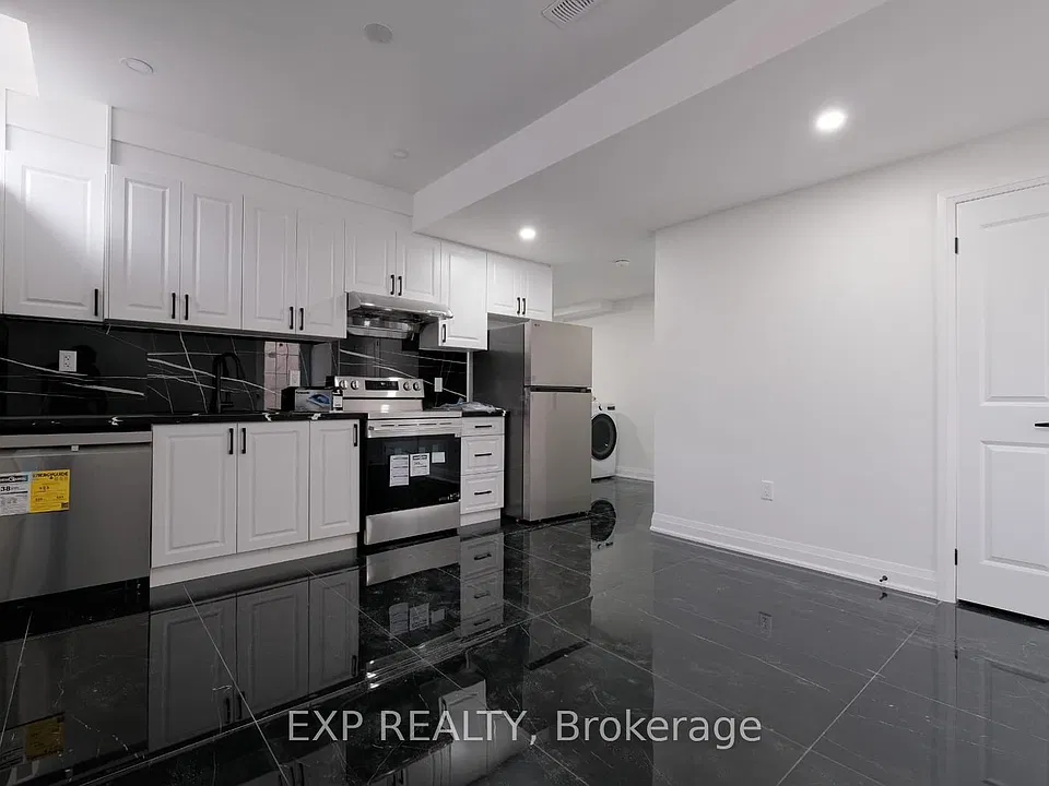 28 Elverton Cres #BASEMENT