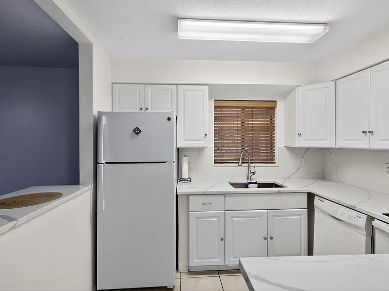 174 Springwood Cir #B — Photo 3